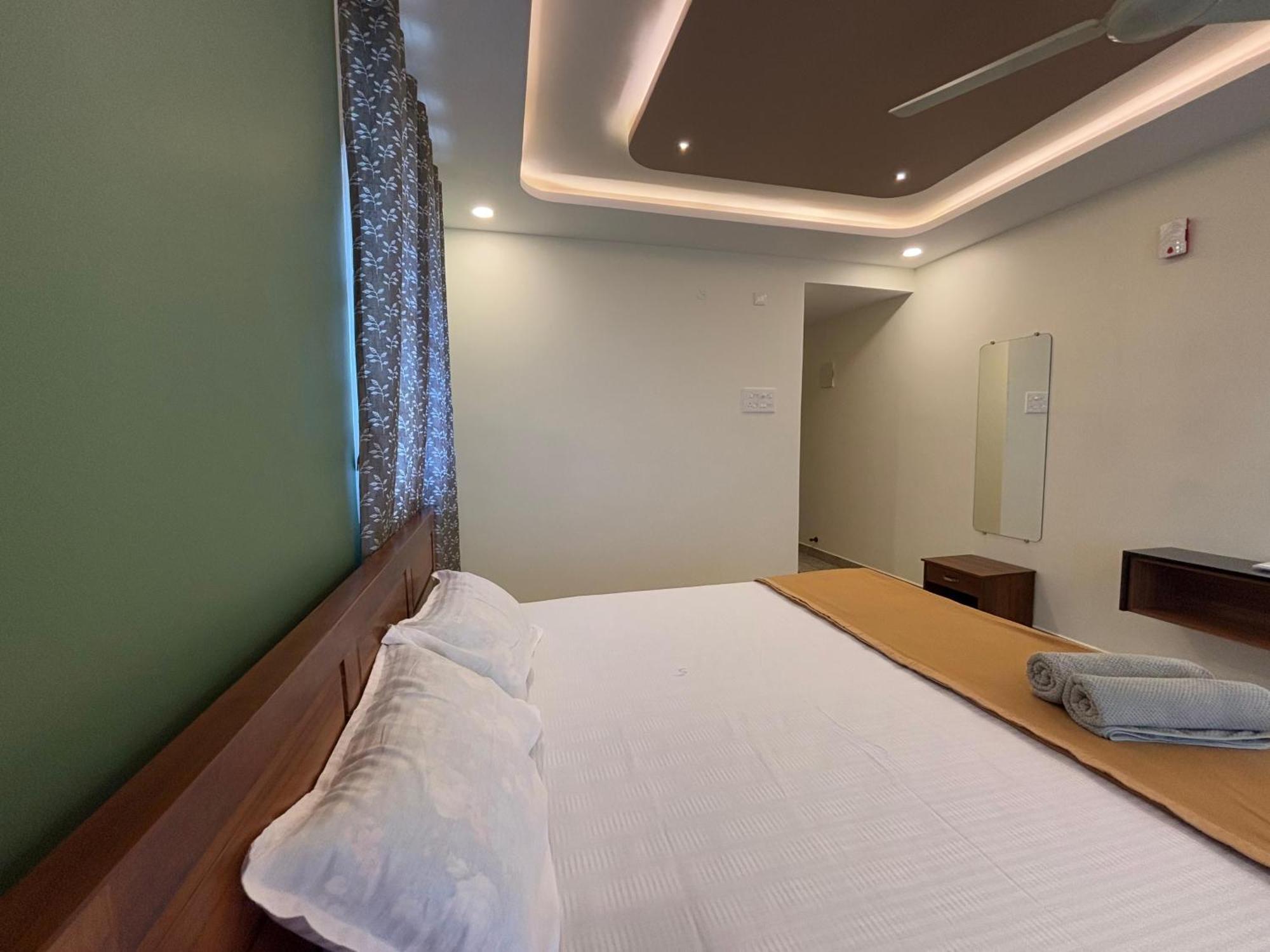 Srirangam Nandavanam Service Apartments Tiruchirappalli Екстериор снимка