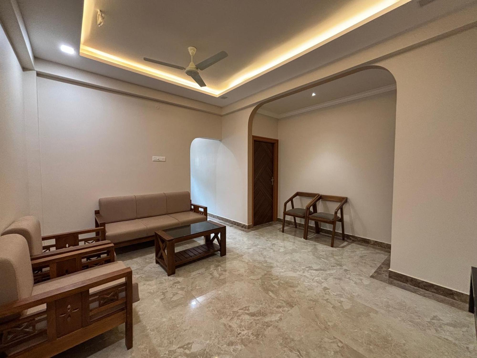 Srirangam Nandavanam Service Apartments Tiruchirappalli Екстериор снимка